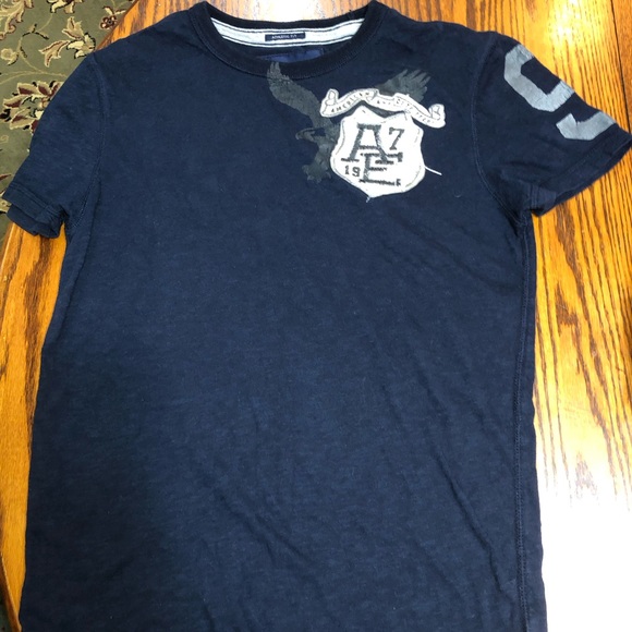 AMERICAN EAGLE OUTFITTERS SIZE XSTP NAVY BLUE SHORT SLEEVE SHIRT DISTRESSED LOGO - Picture 3 of 4